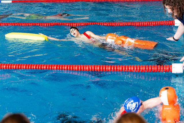 DLRG, Wettkampf, Rettungssport, Landesverbandsmeisterschaften 2026 13.06.2026 | Bedburg, Deutschland - June, 13: Siegerehrung der AK Offen männlich der Landesverbandsmeisterschaften 2026 im MonteMare Bedburg. Platz 2: Nico Ternik (DLRG OG Hochneukirch). (Foto: Benedikt Lang (DLRG) - Realisiert mit Pictrs.com