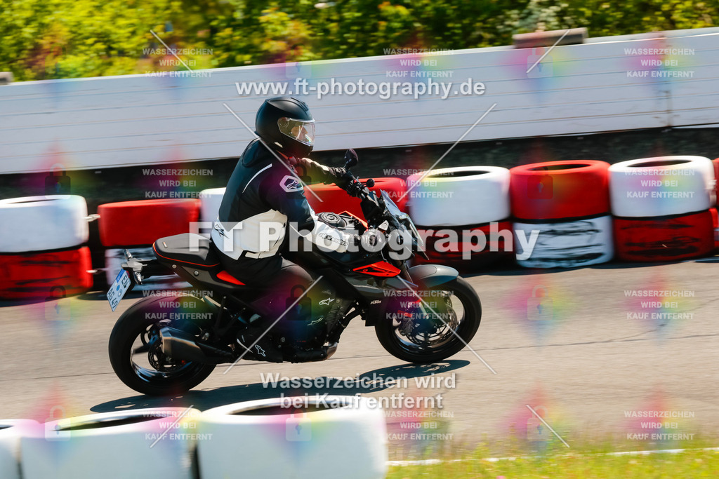 Moto-TeamOBK-21883 | Hier findet Ihr Bilder von Touristenfahrten auf der Nürburgring Nordschleife oder von anderen Veranstaltungen die ich besucht habe. Viel Spass beim Durch Schauen 