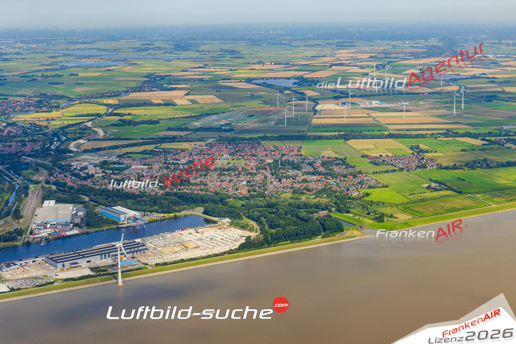 Neue Luftbildaufnahme der Stadt Emden - Das Luftbild wurde 2025 vom UL-Flugzeug heraus erstellt ( keine Drohnenaufnahme ) - Hochauflösende Luftaufnahme - für Wandbilder und großformatige Ausdrucke geeignet. Das besondere Geschenk!Hier alle&nbsp;Infos zur Lizenzierung der LuftaufnahmeWir fliegen auch dieses Jahr wieder in Ihre Region um Luftbilder zu erstellen.- Luftbild anfragen