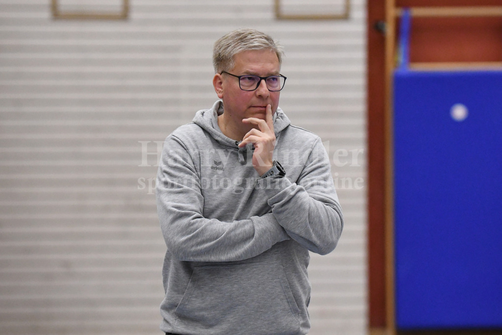 HC Deggendorf : HSG Straubing | Kai-Uwe Herrlich (Trainer HC Deggendorf) - Realisiert mit Pictrs.com