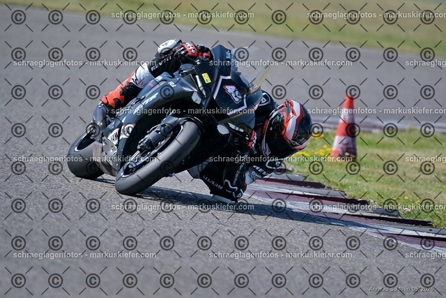 26BT02-0472 | markuskiefer.com - Realisiert mit Pictrs.com