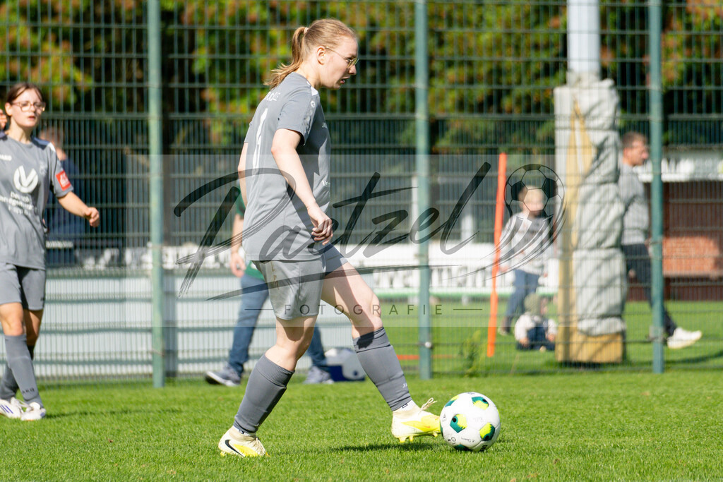 20260906_RULSVK_0196 | Fußball, Frauen:   beim Spiel der Kreisliga zwischen SG Rulle/Haste vs. SV Kettenkamp am 06.09.2026 im Stavermann-Sportpark in Rulle/Wallenhorst, Deutschland.(Foto von Nico Paetzel) - Realisiert mit Pictrs.com