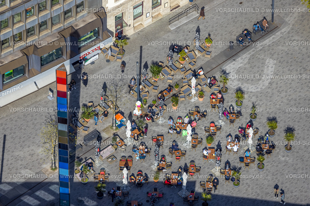 Gelsenkirchen220402703 | Luftbild, Außengastronomie am Neumarkt und Sonne genießen am Cafe Mercuri, Altstadt, Gelsenkirchen, Ruhrgebiet, Nordrhein-Westfalen, Deutschland