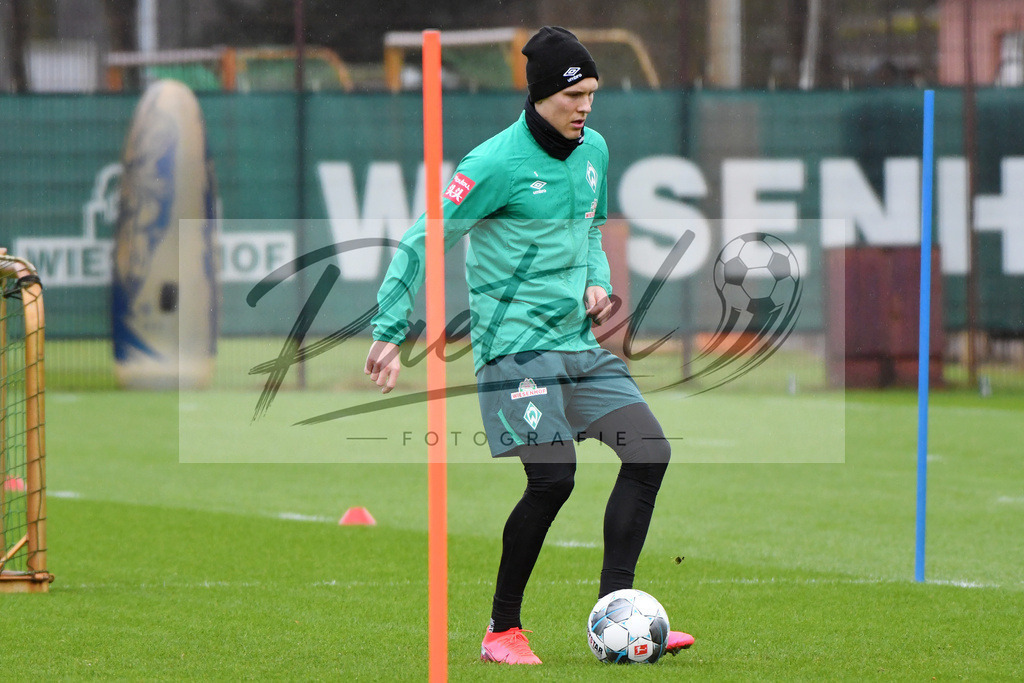 20200129_TRASVW_0061 | Fußball, Herren: Ludwig Augustinsson (SV Werder Bremen) in Aktion, am Ball, Einzelaktion beim Training des SV Werder Bremen am 29.01.2020 im wohninvest Weserstadion in Bremen, Deutschland.(Foto von Nico Paetzel) - Realisiert mit Pictrs.com
