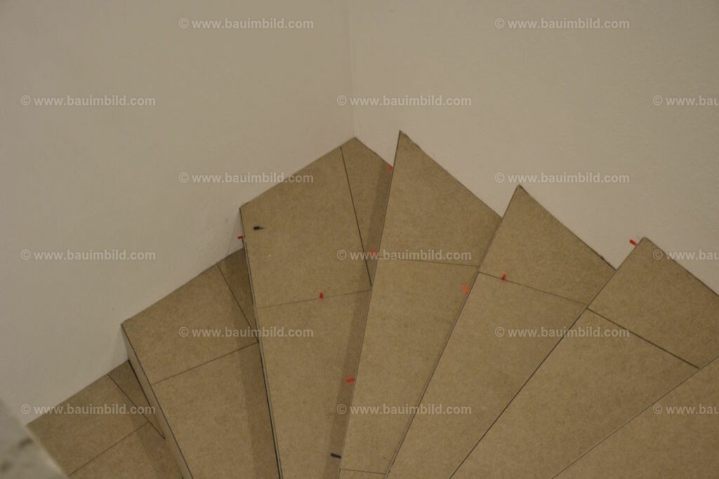 bib-lg21-fliesenlegerarbeiten-0019 | Nach LV-Leistungsgruppen sortierte Detailfotos über den Bau eines Hauses. Alle Hausbau-Bilder direkt vom Urheber und Autor der Website Haus-Selber-Bauen.com