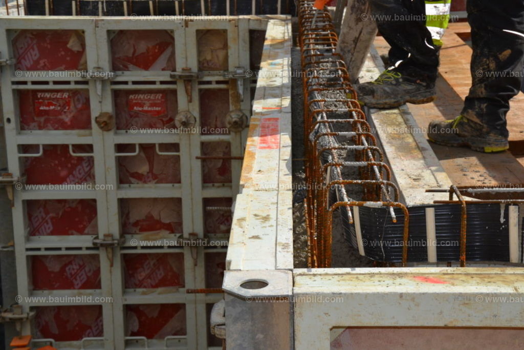 bib-lg04-betonarbeiten-0188 | Nach LV-Leistungsgruppen sortierte Detailfotos über den Bau eines Hauses. Alle Hausbau-Bilder direkt vom Urheber und Autor der Website Haus-Selber-Bauen.com
