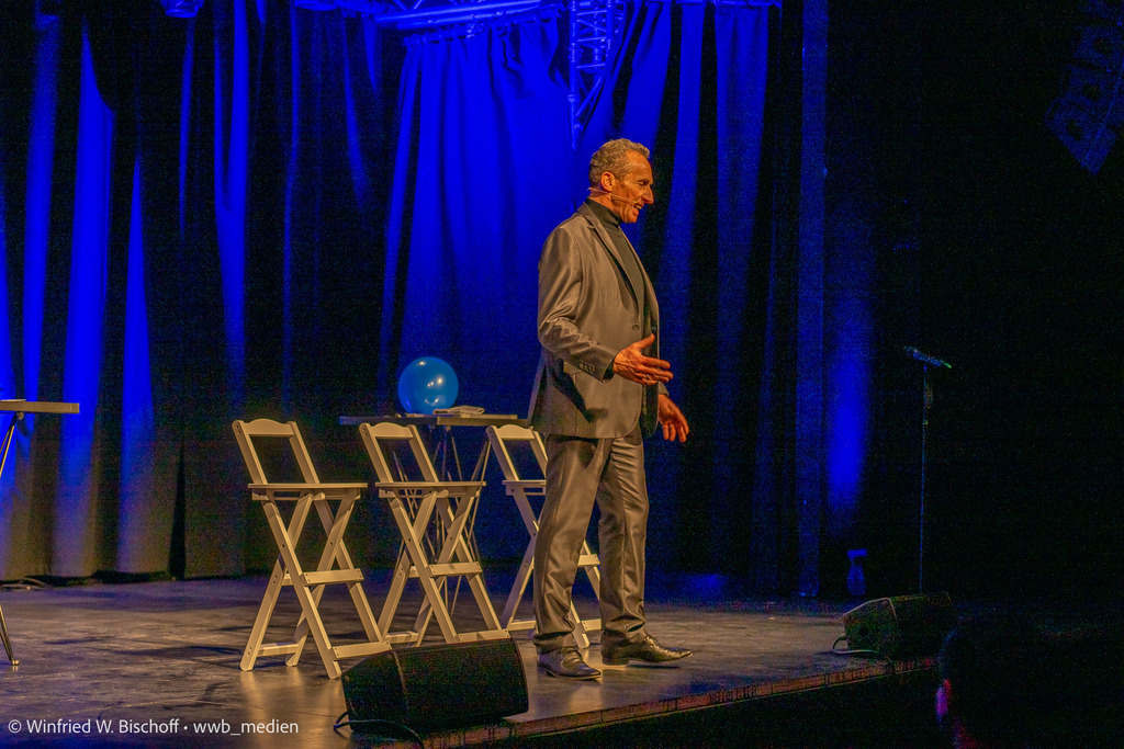 wwb-2412-0210 | <Fotografie> <Video> <Film> <Winfried Bischoff> - Realisiert mit Pictrs.com