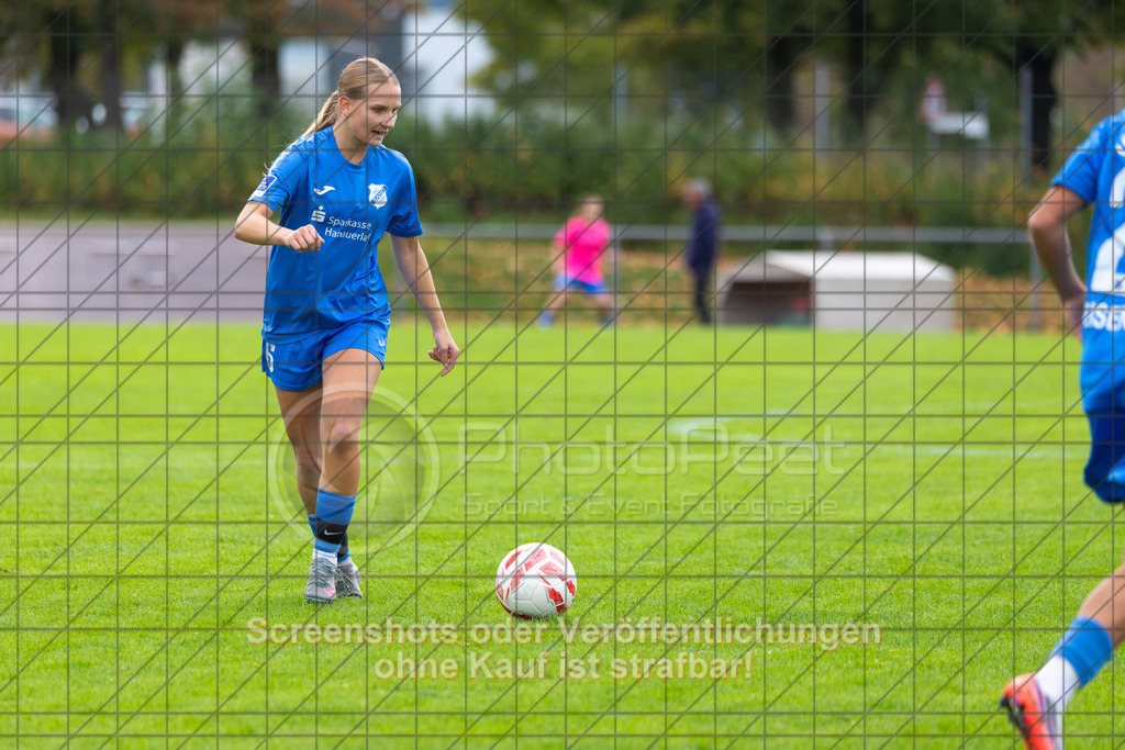 20261010_144308_0146_(c)_by_PhotoPeet | #,1.FC Donzdorf (schwarz) vs. SC Sand (blau), Fußball, EnBW-Oberliga B -Juniorinnen, 05. Spieltag, Saison 2026/2027, Rasenplatz Lautertal Stadion, Süßener Straße 16, 73072 Donzdorf, 10.10.2026 - 14:00 Uhr,Foto: PhotoPeet / Sport- &amp; Eventfotografie / Peter Harich