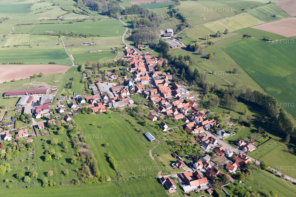 Vue aérienne: Vue de la ville à Mulhausen dans le département Bas Rhin, France. Photo: IMG_099455.jpg prise le 30/04/2017 par Werner Riehm/FLY-FOTO.eu – Résolution de l'original: 5472 x 3648 px