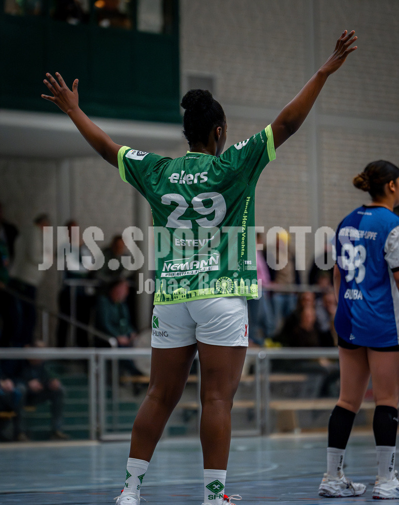 Handball I Frauen I Saison 2025-2026 I 3. Liga Staffel Nord I 10. Spieltag I SC SFN Vechta - HSG Blomberg-Lippe II I 0377 | Edna Estevens (29, SC SFN Vechta) - Realisiert mit Pictrs.com