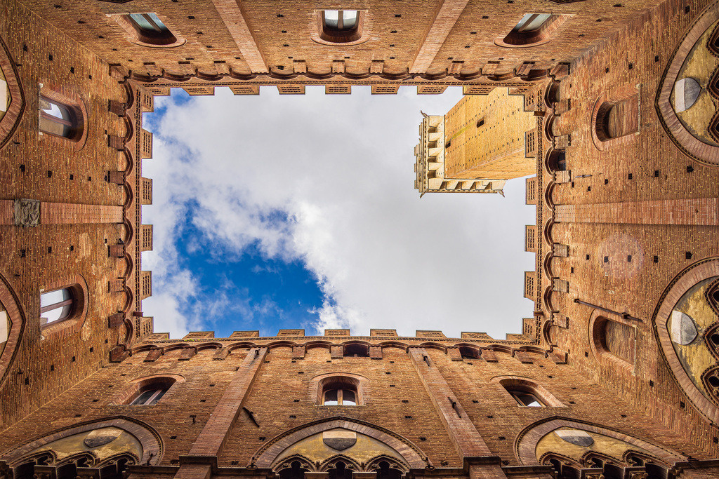 Detail des Rathauses Palazzo Pubblico in Siena, Italien | Detail des Rathauses Palazzo Pubblico in Siena, Italien.