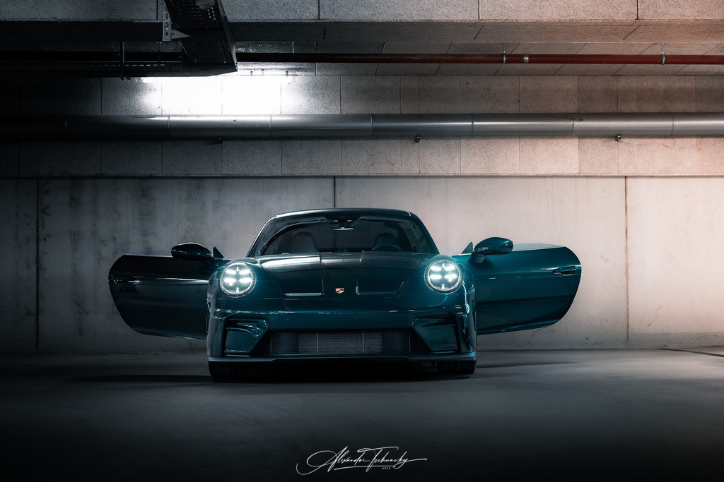 911 GT3 Touring Arlogrünmetallic | Entdecken Sie die faszinierende Welt von Alexander Tschuncky Arts: Kreative Fotografie, atemberaubende Automobilkunst und hochwertiger Bilderdruck. Lassen Sie sich inspirieren! - Realisiert mit Pictrs.com