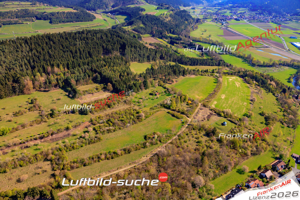 Die Luftaufnahme der Stadt Marktrodach wurde 2017 vom Flugzeug heraus erstellt ( keine Drohne )- hohe Auflösung für beste Qualität