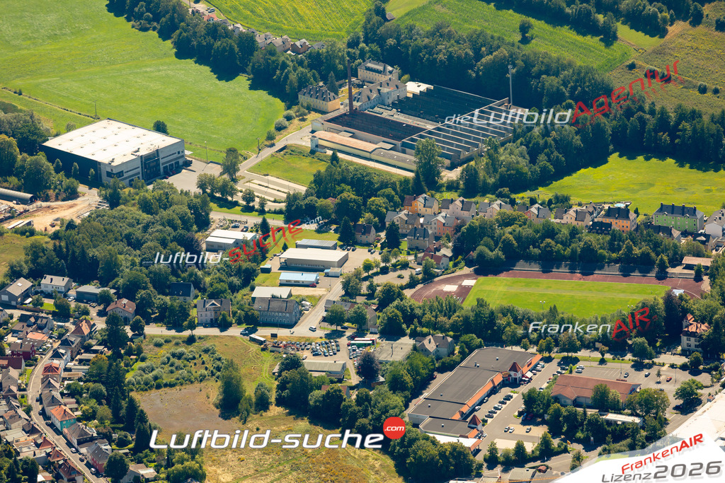 Das Luftbild zeigt : Hornschuchstraße Wunsiedel - Die Luftaufnahme wurde 2023 vom UL-Flugzeug aus erstellt ( keine Drohne ) - Hochauflösende Luftaufnahme - Für grossformatige Ausdrucke geeignet. Die Geschenkidee !Mit Lizenz und Bildrechte bestellbar