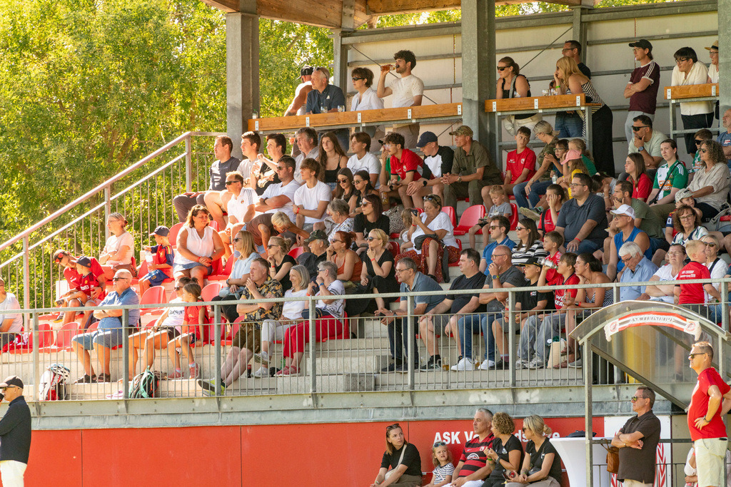 Spiel-0361_Legenden ASK-RAPID | Fotodoku 80 Jahre ASK-Loosdorf: Legendenmatch ASK-Loosdorf - Rapid WIENSponsoren, Mannschaften, Begrüßung, Interviews, das Spiel, Besucher, Fans, Stimmung.