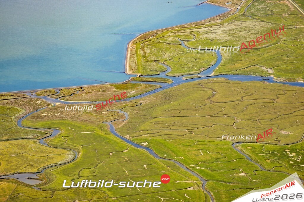 Das Luftbild der Stadt Langeneß wurde 2022 vom Flugzeug heraus erstellt (keine Drohnen-Aufnahmen) Aufnahmehöhe ca.450 Meter- hohe Bildauflösung und Druck-Qualität. Garantiert!