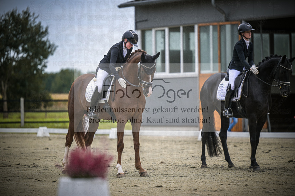 DOS_0905 | Entdecke hochwertige Reitturnierfotos von Foto Oger. Professionell, emotional und authentisch – jetzt Lieblingsmomente im Shop bestellen.Deutschlandweite Turnierfotografie. - Realisiert mit Pictrs.com