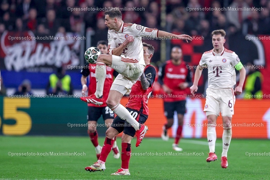UCL11032501043 | 11.03.2025, Fußball, UEFA Champions League, Bayer 04 Leverkusen - FC Bayern München, Achtelfinale Rückspiel, BayArena, Saison 2024 2025: Leon Goretzka (FC Bayern #8) im Zweikampf gegen Alejandro Grimaldo (Bayer04 Leverkusen #20) DFB regulations prohibit any use of photographs as image sequences and or quasi-video.