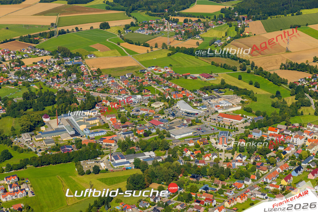 Luftaufnahme von  Vohenstrauß - Die Luftaufnahme wurde 2025 vom UL-Flugzeug heraus erstellt ( keine Drohne ) - Hochauflösende Luftaufnahme - für professionelle Ausdrucke geeignet. Die Geschenkidee !Mit Lizenz und Bildrechte bestellbar