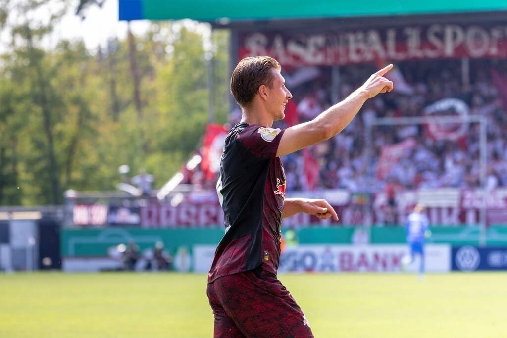 SV Sandhausen gegen RB Leipzig (DFB-Pokal, 1. Runde)***Willi Orban (4, Leipzig() trifft zum 3:2 | SV Sandhausen gegen RB Leipzig (DFB-Pokal, 1. Runde)***Willi Orban (4, Leipzig() trifft zum 3:2 - Realisiert mit Pictrs.com