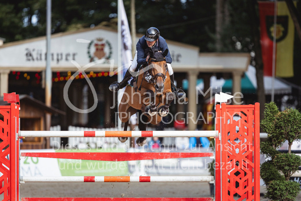 240915_OWLCh_MT-421 | Deine schönsten Turniermomente als professionelle Fotos! Entdecke hochwertige Pferdesport-Fotografie im Online-Shop. Jetzt Fotos finden & bestellen!