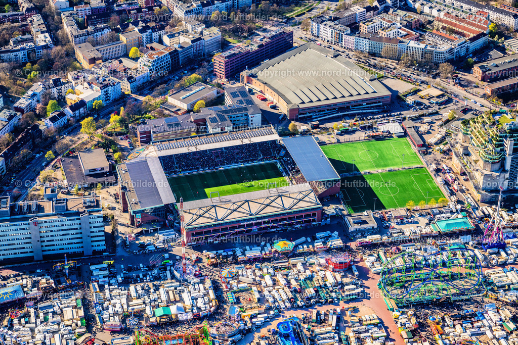 Hamburg_St_Pauli_Millerntor_Stadion_ELS_4884060425 | HAMBURG 06.04.2025 Sportstätten-Gelände der Arena des Stadion " Millerntor-Stadion " am Harald-Stender-Platz im Ortsteil Sankt Pauli in Hamburg, Deutschland. Weiterführende Informationen bei: Fußball-Club St. Pauli v. 1910 e.V.,  Professor Pfeifer und Partner Ingenieurbüro für Tragwerksplanung GmbH,  SHA Scheffler Helbich Architekten GmbH. // Sports facility grounds of the arena of the stadium "Millerntor- Stadion" in am Heiligengeistfeld in the St. Pauli district in Hamburg, Germany. Further information at: Fussball-Club St. Pauli v. 1910 e.V.,  Professor Pfeifer und Partner Ingenieurbuero fuer Tragwerksplanung GmbH,  SHA Scheffler Helbich Architekten GmbH. Foto: Martin Elsen