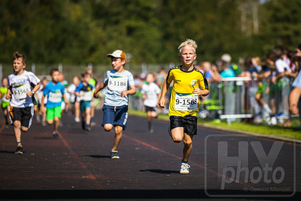 16. Hoywoj-CityLauf im Sportforum Hoyerswerda - 16.09.2023 | 1km VBH-Grundschul-Lauf 2. Klassen - Realisiert mit Pictrs.com
