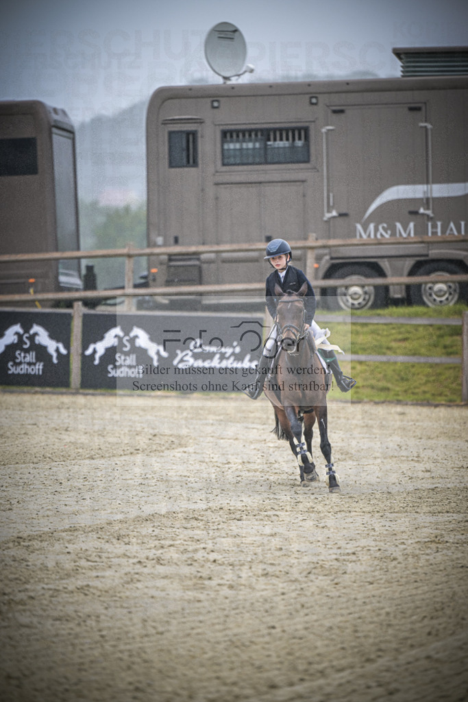 DOS_0162 | Entdecke hochwertige Reitturnierfotos von Foto Oger. Professionell, emotional und authentisch – jetzt Lieblingsmomente im Shop bestellen.Deutschlandweite Turnierfotografie. - Realisiert mit Pictrs.com