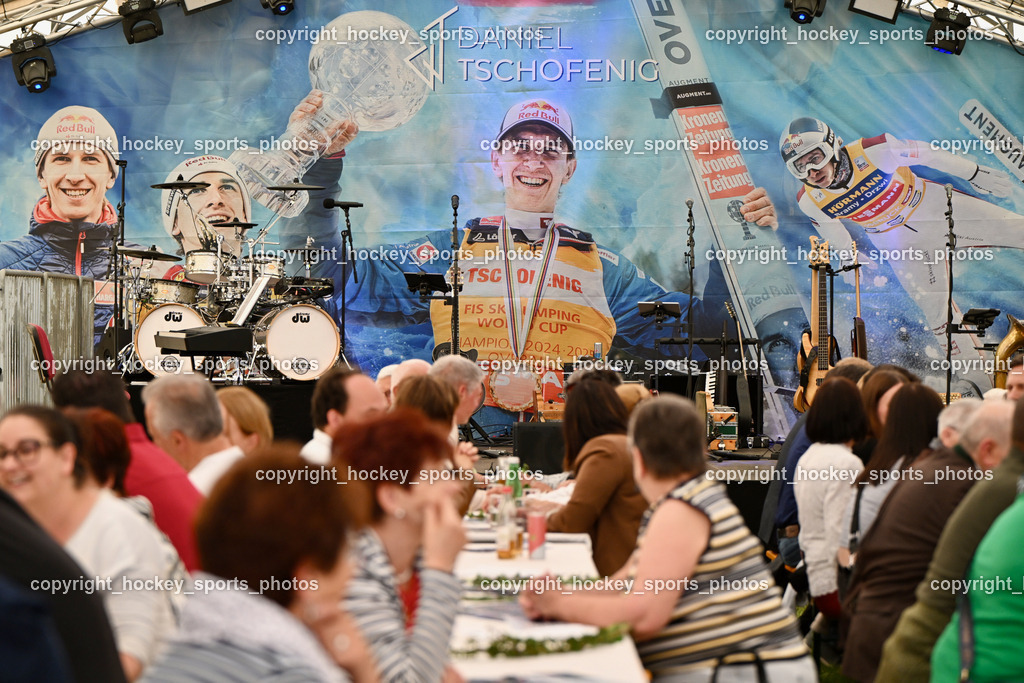 Empfang Daniel Tschofenig | Bühne Empfang Daniel Tschofenig, Empfang Daniel Tschofenig, Empfang Daniel Tschofenig am 10.05.2025 in Hohenthurn (Mehrzweckhaus Hohenthuurn), Austria, (Photo by Bernd Stefan)