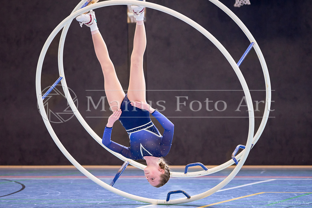 C-DSC03852 | Professionelle Sportfotografie in Hamburg, Schleswig-Holstein und Niedersachsen – spezialisiert auf Rhönrad, Geräteturnen, Leistungsturnen und rhythmische Sportgymnastik. Bundesweite Begleitung von Rhönrad-Events. Jetzt Sport-Fotos - Realisiert mit Pictrs.com
