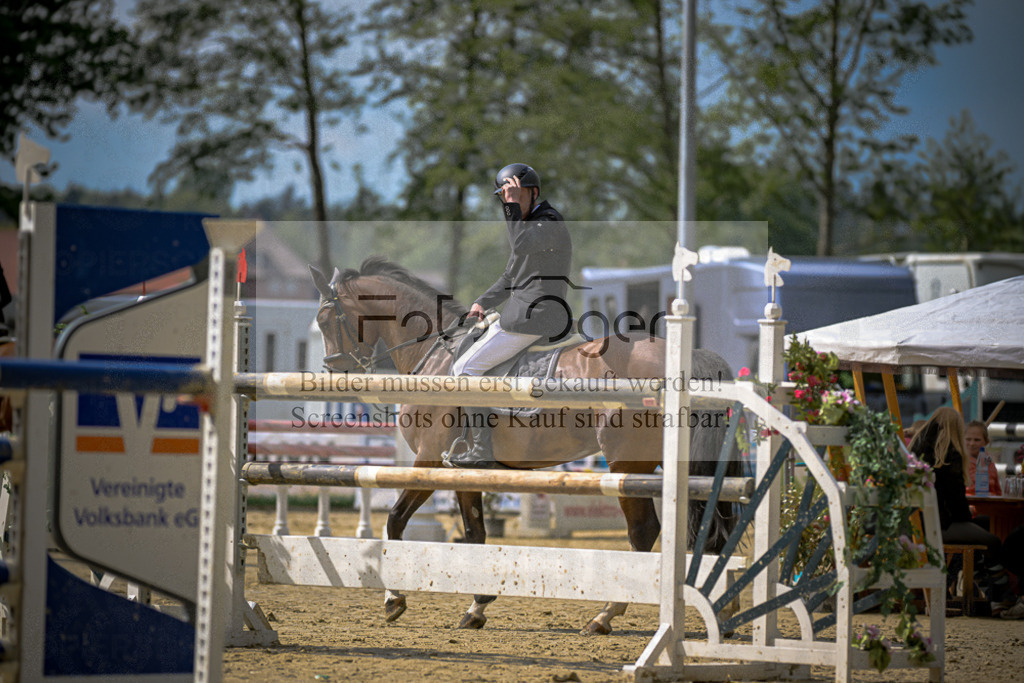 20240505-DOS_1747 | Entdecke hochwertige Reitturnierfotos von Foto Oger. Professionell, emotional und authentisch – jetzt Lieblingsmomente im Shop bestellen.Deutschlandweite Turnierfotografie. - Realisiert mit Pictrs.com
