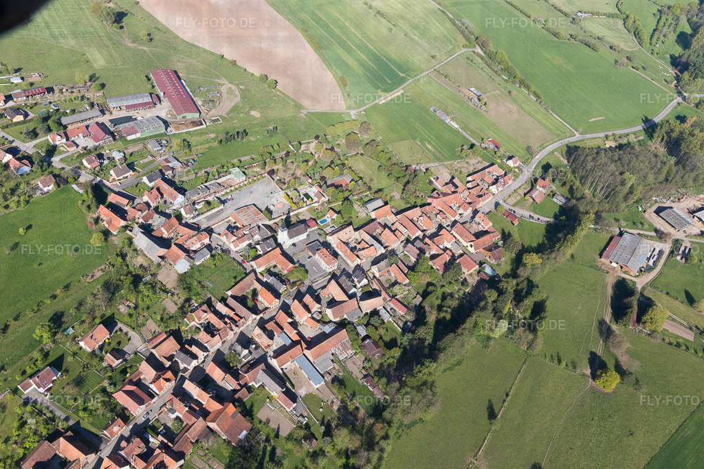 Ortsansicht | Luftbild: Ortsansicht in Bischholtz im Bundesland Bas-Rhin in Frankreich. Foto: IMG_099459.jpg vom 30.04.2017 durch Werner Riehm/FLY-FOTO.de - Realisiert mit Pictrs.com