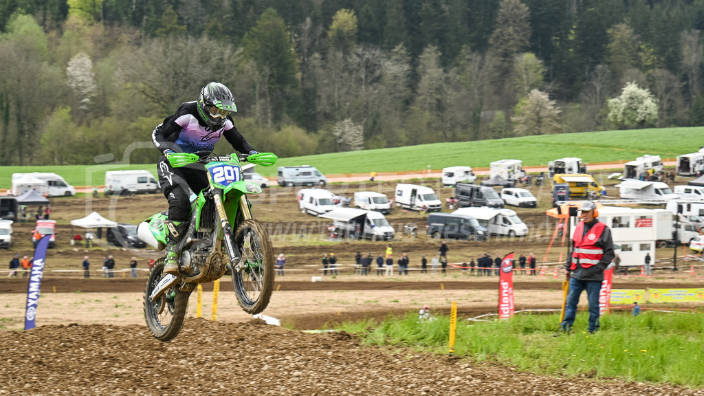 Motocross Schlatt bei Winterthur - 30. April 2023 | #201 Schorderet Sandra aus Prez-vers-Noreaz (CH) auf Kawasaki in der Kategorie Swiss MX Women Cup am Motocross Schlatt bei Winterthur, 30. April 2023. 
Instagram: @mx_schlatt | @mc_wila | @sam_schweiz
Bild: Sportfotografie Markus Aeschimann | www.markus-aeschimann.ch - Realisiert mit Pictrs.com