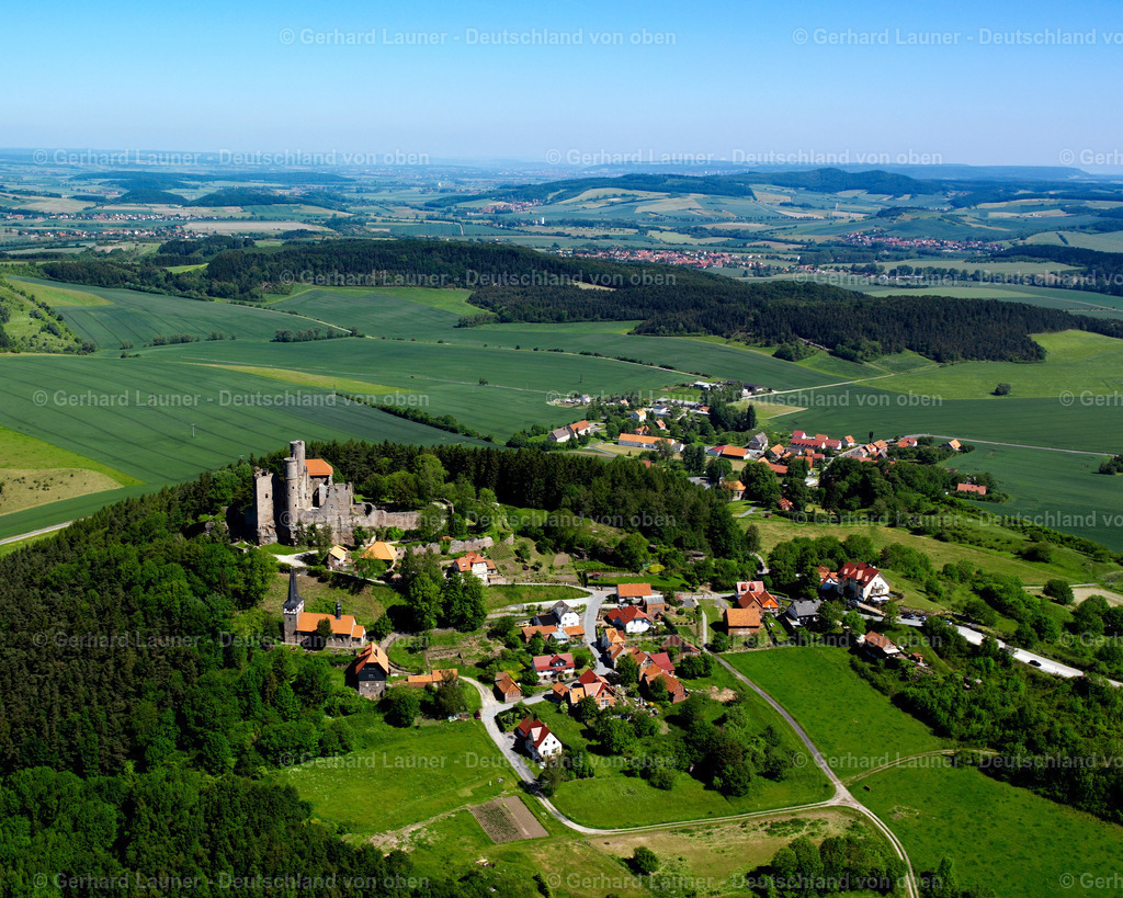 2634061 | Bornhagen 09.06.2006 Landwirtschaftliche Nutzflächen und Feldgrenzen  umsäumen das Siedlungsgebiet des Dorfes in Rimbach im Bundesland Thüringen, Deutschland // Agricultural land and field boundaries surround the settlement area of the village  in Rimbach in the state Thuringia, Germany Foto: Gerhard Launer