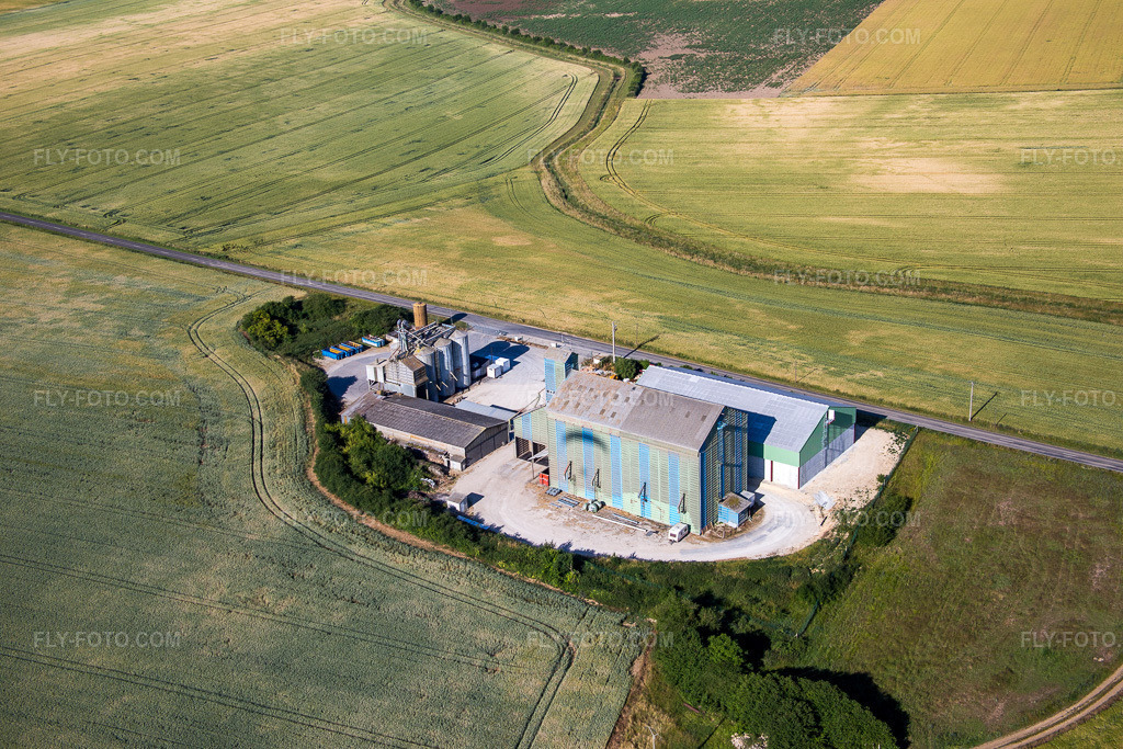 Aerial view: High silo and grain storage facility with adjacent warehouses of Agri Négoce in Talcy in the state Loir et Cher, France. – Photo: IMG_082224.jpg taken on 06/20/2015 by Werner Riehm/FLY-FOTO.com – Resolution of the original: 5472 x 3648 px