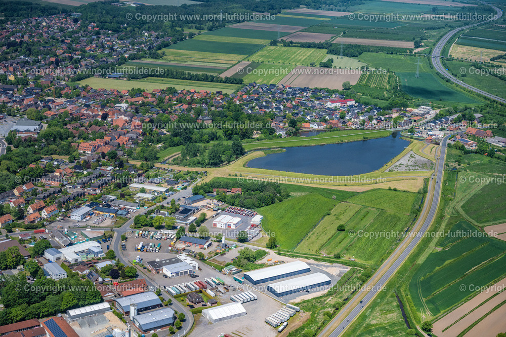 Horneburg_Ortsansicht_ELS_7833280523 | HORNEBURG 28.05.2023 Ortsansicht der Straßen und Häuser der Wohngebiete in Horneburg im Bundesland Niedersachsen, Deutschland. // Town View of the streets and houses of the residential areas in Horneburg in the state Lower Saxony, Germany. Foto: Martin Elsen