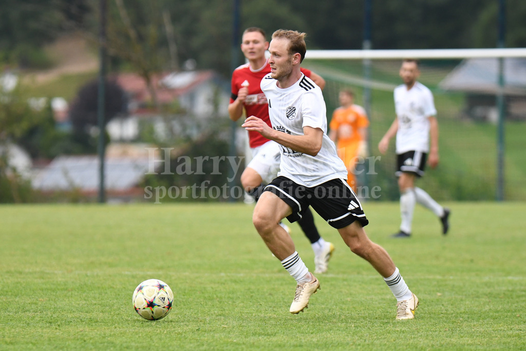 SpVgg Ruhmannsfelden : TSV Mauth | Korbinian Menacher  (SpVgg Ruhmannsfelden) - Realisiert mit Pictrs.com