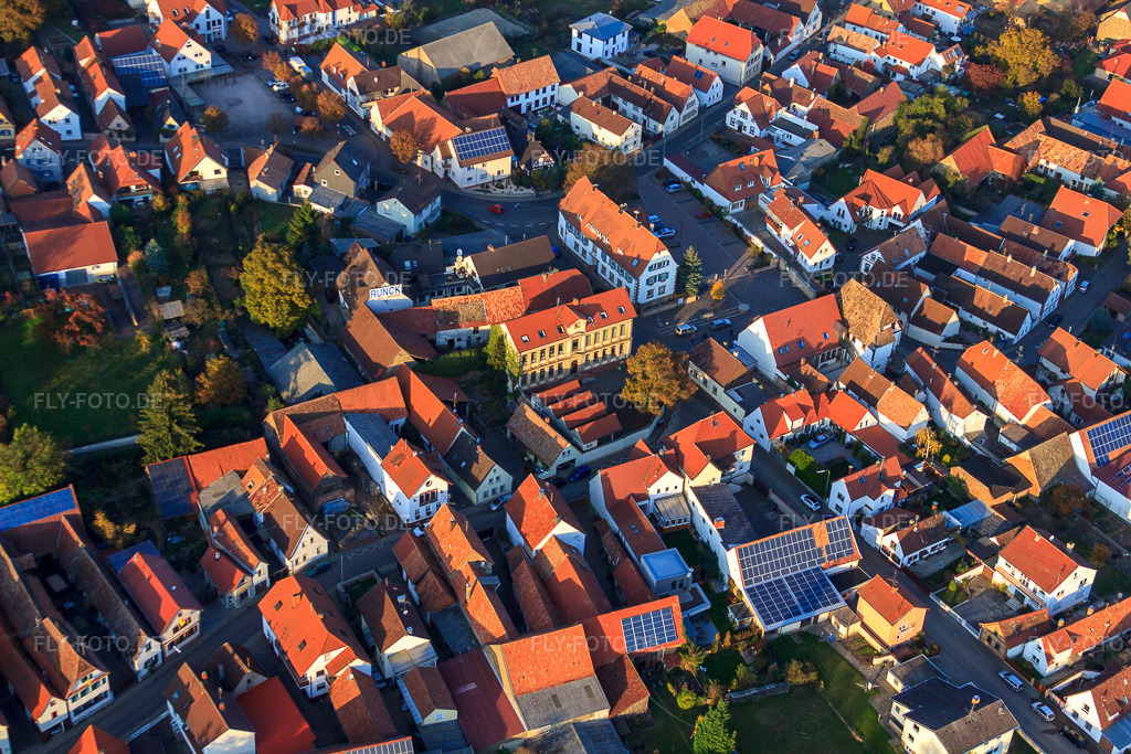 Luftbild: Dalbergstraße und Gerämmestr in Essingen im Bundesland Rheinland-Pfalz in Deutschland. Foto: IMG_46244.jpg vom 31.10.2011 durch Werner Riehm/FLY-FOTO.de