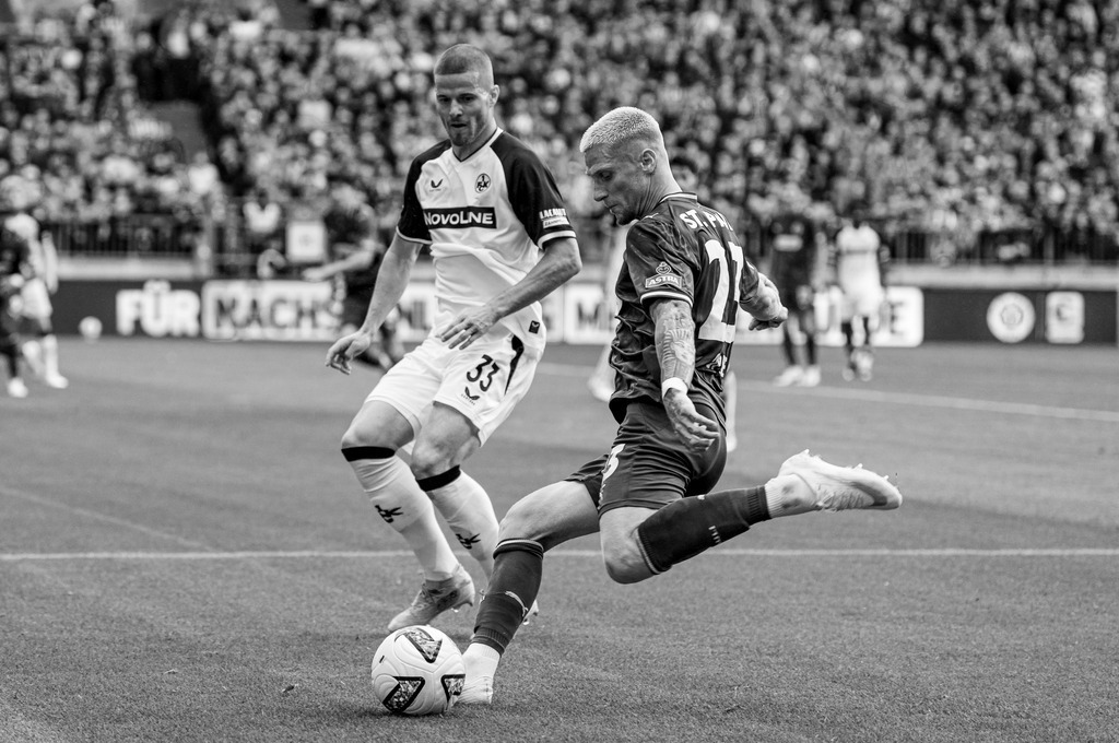 FCSP_YD-09071 | Der offizielle Shop für FC St. Pauli Fotos. Wähle aus Spielszenen & Fanmomenten dein FCSP Wunschformat. Wir liefern Millerntor-Atmosphäre.