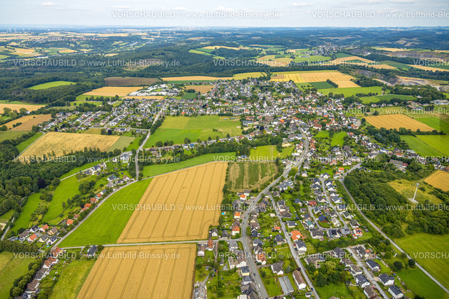 Warstein240713355 | Luftbild, Wohngebiet Ortsansicht Suttrop und landwirtschaftliche Felder an der Kreisstraße, Fernsicht, Suttrop, Warstein, Sauerland, Nordrhein-Westfalen, Deutschland