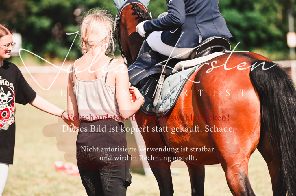 DSC_7326 | Pferde- und Turnierfotografie in Westsachsen. Pferdeportraits, Auftragszeichnungen und intuitive Kunst.