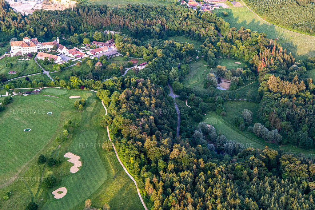 Luftbild: Der Country Club Schloss Langenstein - Der Golfplatz am Bodensee im Ortsteil Orsingen in Orsingen-Nenzingen im Bundesland Baden-Württemberg in Deutschland. Foto: IMG_131854.jpg vom 25.05.2022 durch Werner Riehm/FLY-FOTO.deTurniere & Veranstaltungen | GC Schloss Langenstein