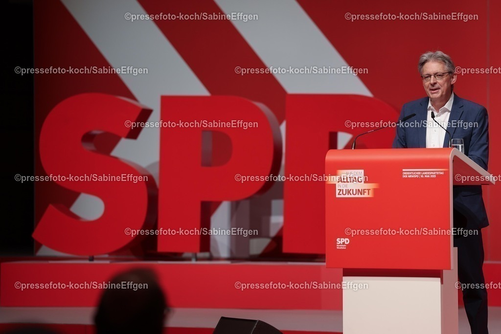 xSEF10052501042 | 10.05.2025, xsefx, Landesvorsitzender Achim Post auf dem Landesparteittag der NREWSPD 2025 mit dem Motto -Aus dem Alltag in die Zukunft- in der Mercatorhalle Duisburg im City Palais