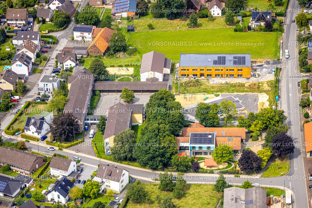 Werl240711644 | Luftbild, Marienschule Büderich Grundschule, Baustelle Familienzentrum Büderich Kita Kindergarten Erweiterung in Holzbauweise, Ostbüderich, Werl, Soester Börde, Nordrhein-Westfalen, Deutschland