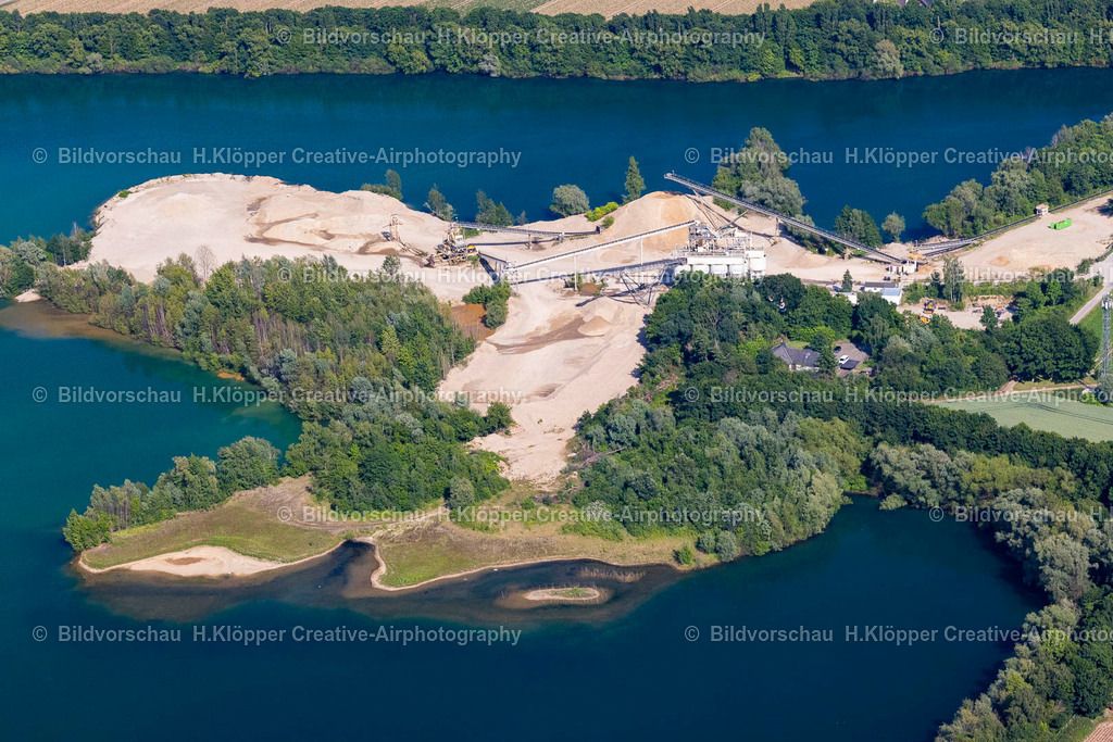 Luftbild Kerken-Stenden-4908 | LuftbildfotografieSee- Ufer und Abraum- Flächen des Baggersee und Kies- Tagebau der "Holcim Kies und Splitt GmbH"an der Straße Backesweg in Kerken im Bundesland Nordrhein-Westfalen, Deutschland - Realisiert mit Pictrs.com