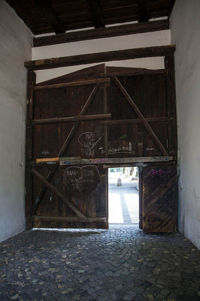 Torhaus Dölitz | Das Team hinter BILDLEXIKON LEIPZIG bündelt historische wie aktuelle Informationen über die Stadt Leipzig in Text und Bild auf einer Plattform und stellt diese der interessierten Öffentlichkeit zur Verfügung.
