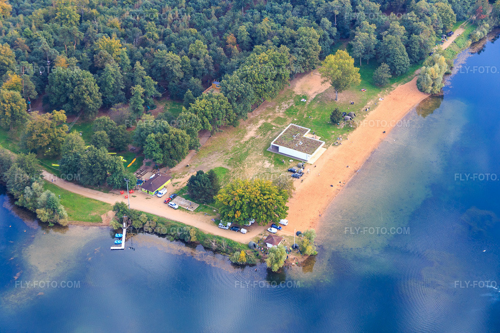 Aerial view: Fun Parc Brumath - Parc De Loisirs at Plan d'eau in Brumath in the state Bas-Rhin, France.Photo: IMG_074171.jpg taken on 10/04/2014 by Werner Riehm/FLY-FOTO.comResolution of the original: 5472 x 3648 pxActivités plein air Strasbourg : choisissez vos activités pour un week-end dans le Bas-Rhin (Alsace)