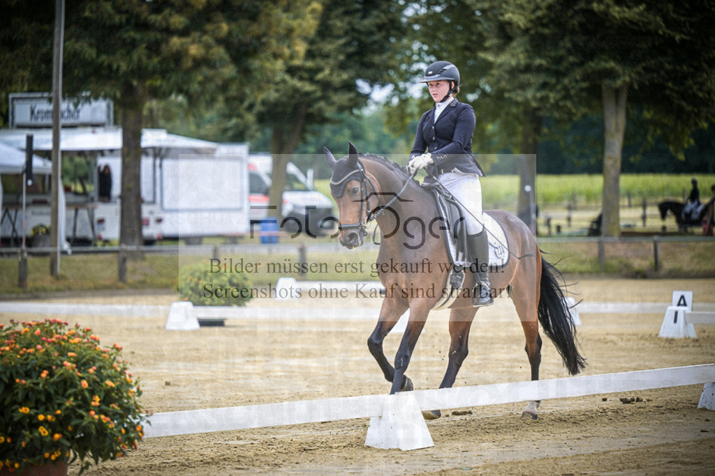 DOS_5822 | Entdecke hochwertige Reitturnierfotos von Foto Oger. Professionell, emotional und authentisch – jetzt Lieblingsmomente im Shop bestellen.Deutschlandweite Turnierfotografie. - Realisiert mit Pictrs.com