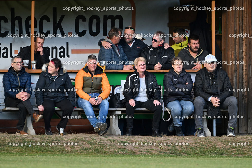 FC ASKÖ Gmünd vs. SV Rapid Lienz | Besucher Sportplatz Gmünd, FC Gmünd Fans, Vizepräsidentin KFV Tamara Krammer, FC ASKÖ Gmünd vs. SV Rapid Lienz, FC ASKÖ Gmünd vs. SV Rapid Lienz am 09.11.2025 in Ferlach (Ballspielhalle Ferlach), Austria, (Photo by Bernd Stefan)