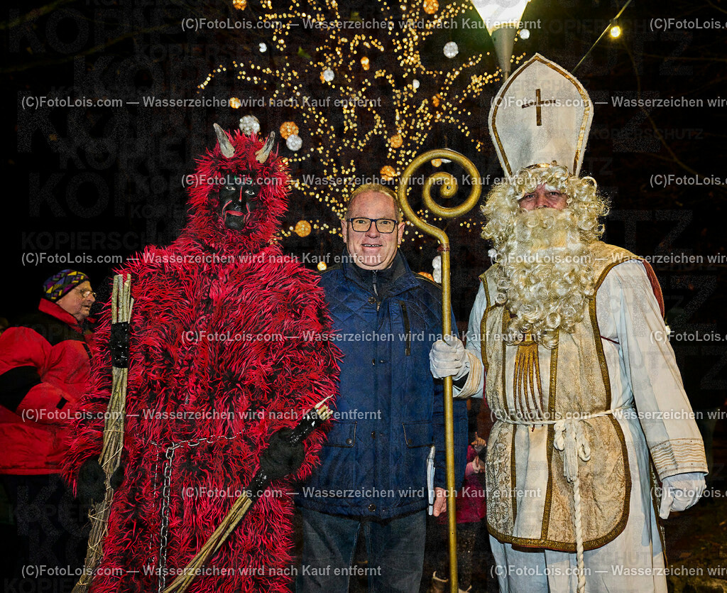 ALP7604_Wieselburger Advent_Krampus-Lechner-Nikolaus | (C)FotoLois.com, Alois Spandl, Wieselburger Advent im Schlosspark, Besuch durch den Hl. Nikolaus und seinen Krampussen, Sa 3. Dezember 2022.